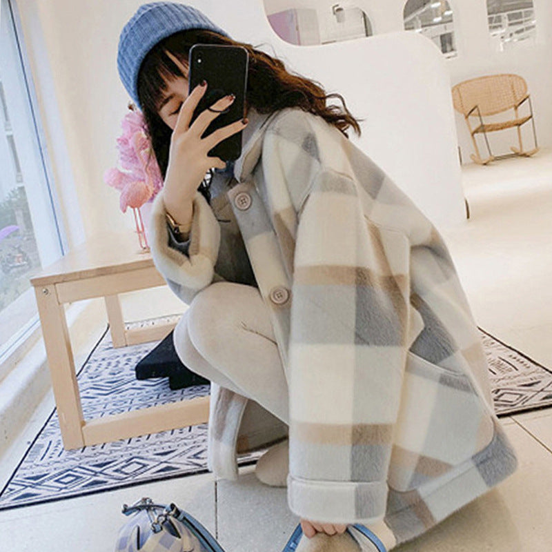 Soft Lamb Wool Plaid Coat – Cozy Winter Warmth with Timeless Charm