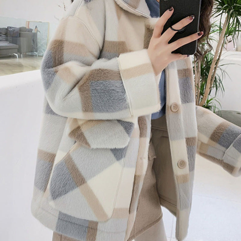 Soft Lamb Wool Plaid Coat – Cozy Winter Warmth with Timeless Charm